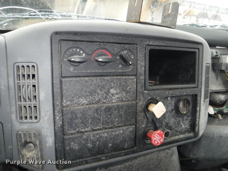 image for item DA8192 2005 International 7400 dump truck