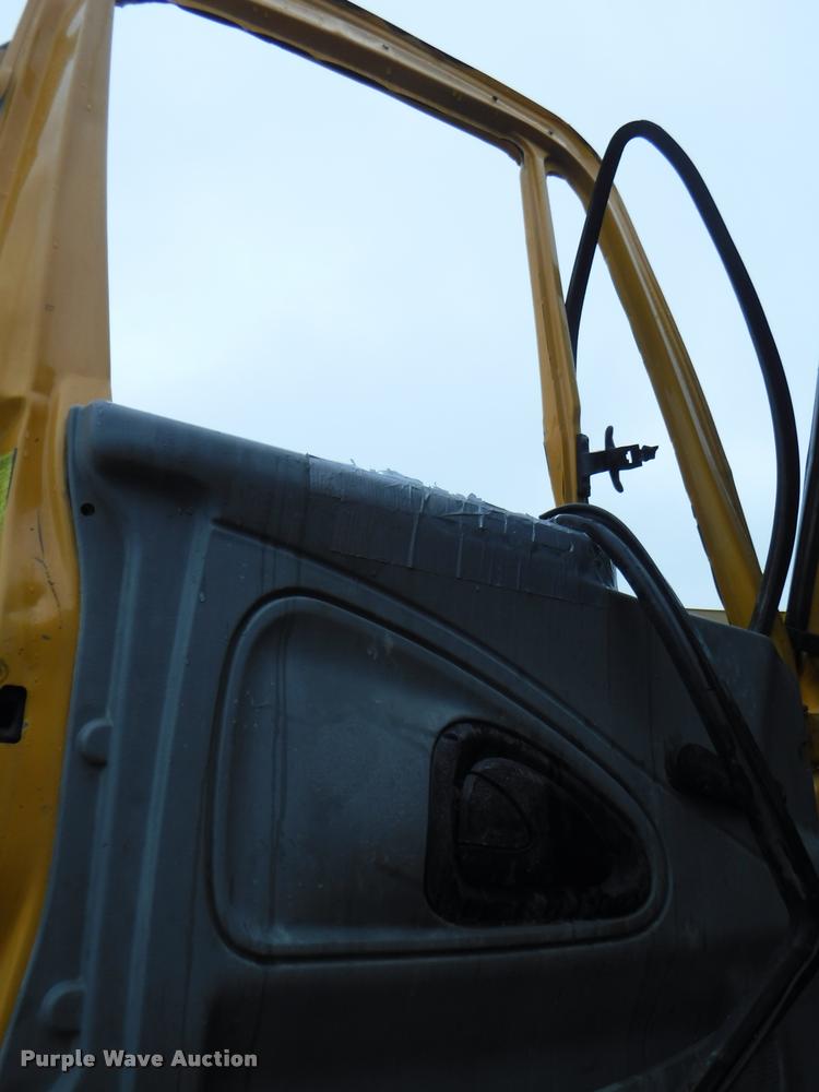 image for item DA8192 2005 International 7400 dump truck