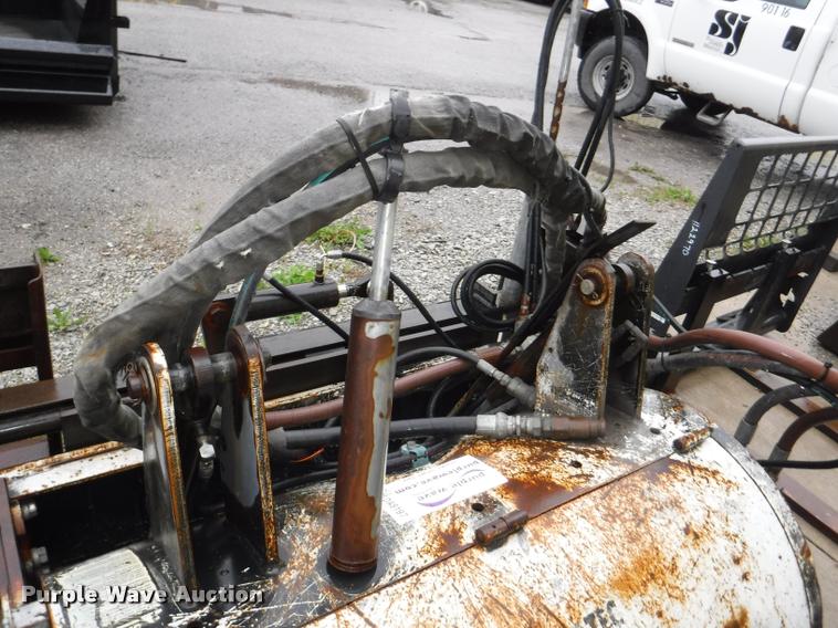 image for item DA8197 2000 Coneqtec Universal AP1000 skid steer planer