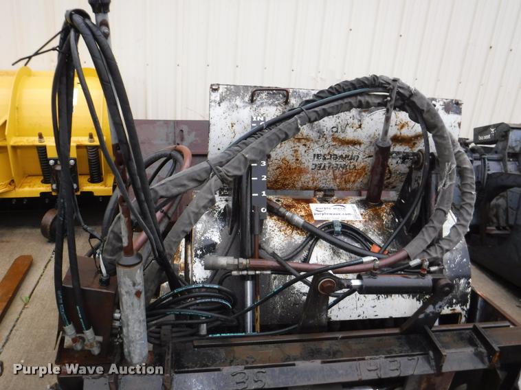 image for item DA8197 2000 Coneqtec Universal AP1000 skid steer planer