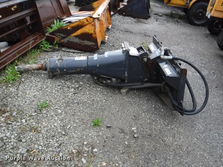 image for item DA8198 2012 Bobcat HB980 skid steer breaker