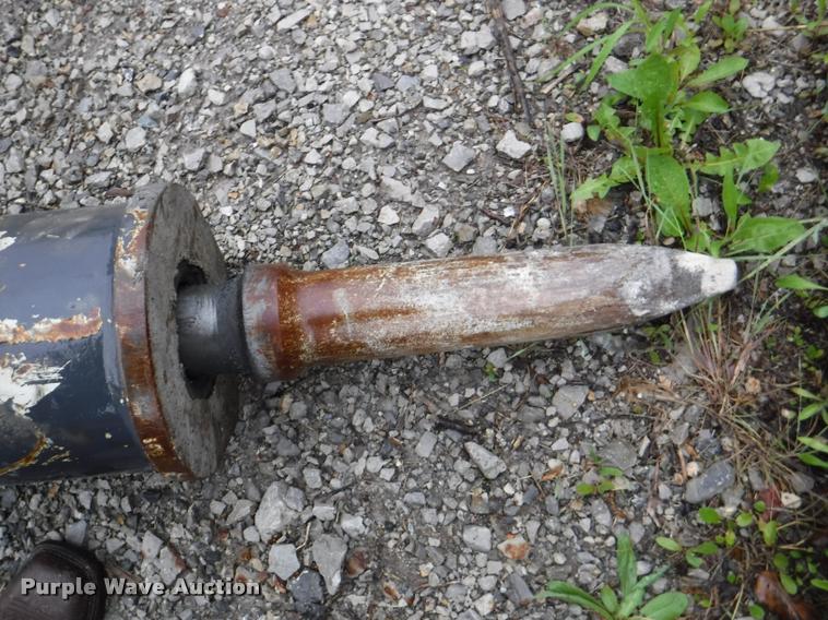 image for item DA8198 2012 Bobcat HB980 skid steer breaker