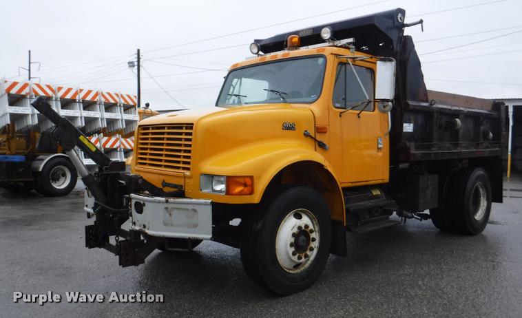 image for item DA8200 1997 International 4900 dump truck