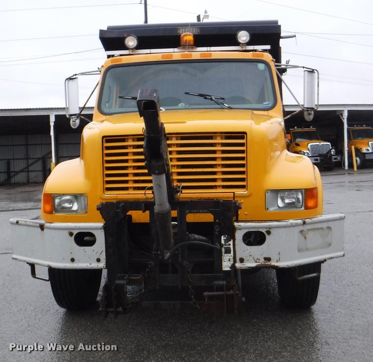 image for item DA8200 1997 International 4900 dump truck
