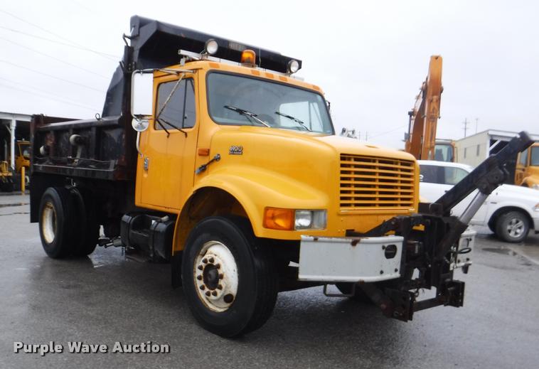 image for item DA8200 1997 International 4900 dump truck