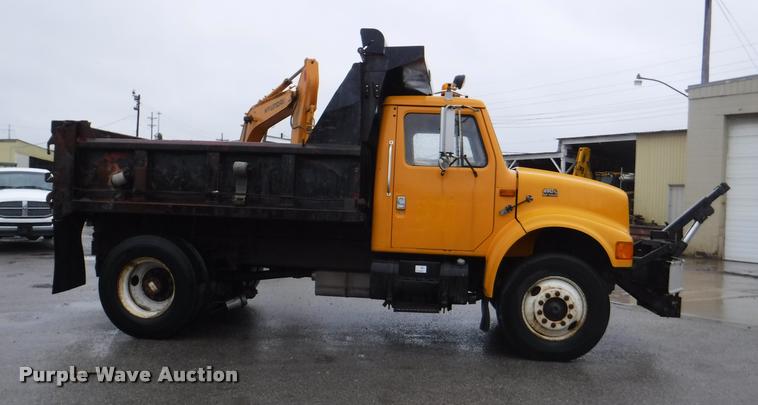 image for item DA8200 1997 International 4900 dump truck
