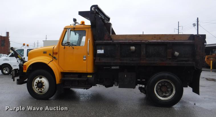 image for item DA8200 1997 International 4900 dump truck