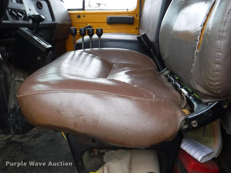 image for item DA8200 1997 International 4900 dump truck