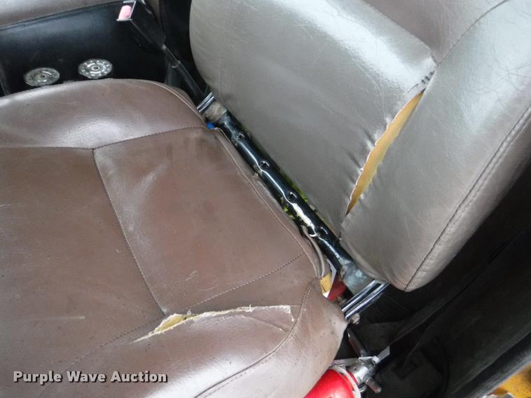 image for item DA8200 1997 International 4900 dump truck