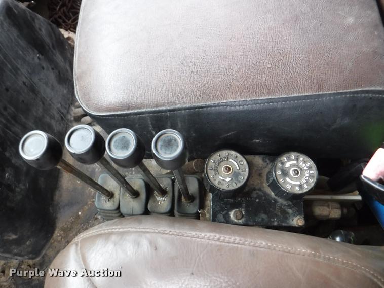 image for item DA8200 1997 International 4900 dump truck