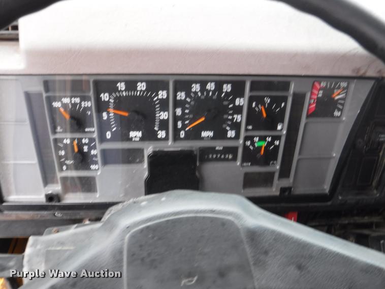 image for item DA8200 1997 International 4900 dump truck