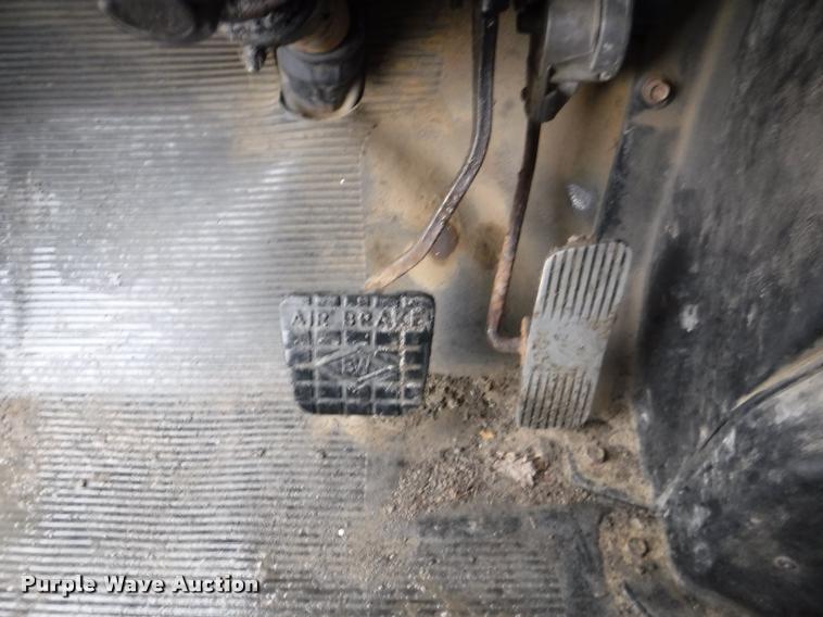 image for item DA8200 1997 International 4900 dump truck