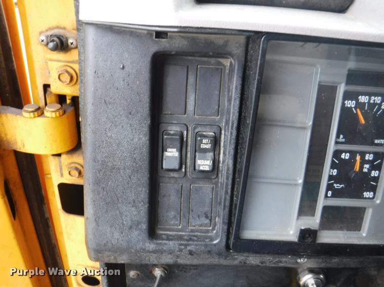 image for item DA8200 1997 International 4900 dump truck