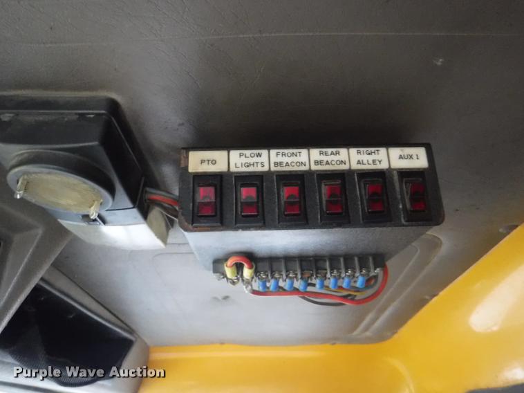 image for item DA8200 1997 International 4900 dump truck