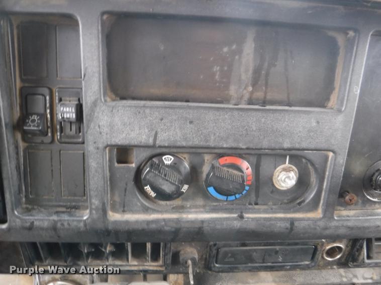 image for item DA8200 1997 International 4900 dump truck