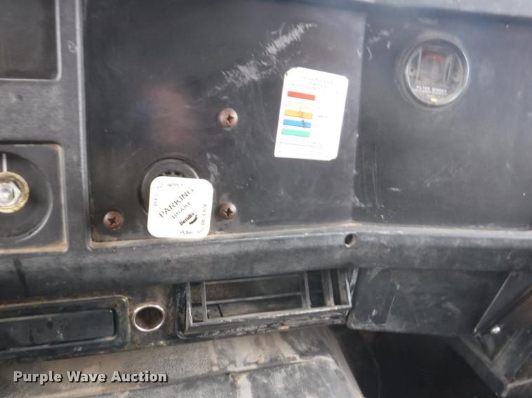 image for item DA8200 1997 International 4900 dump truck