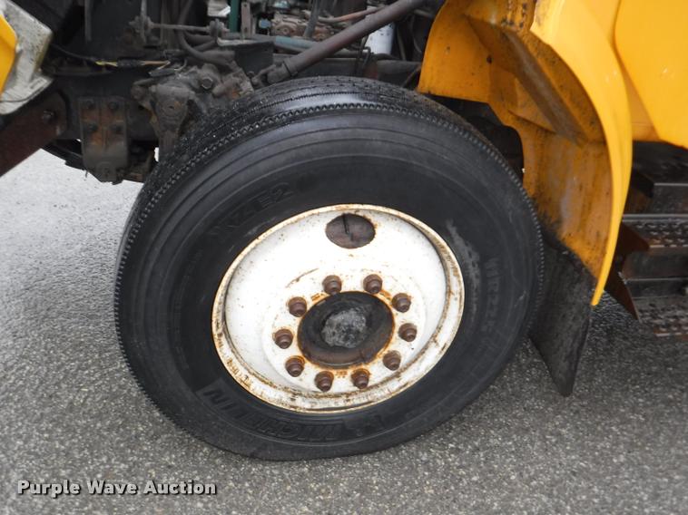 image for item DA8200 1997 International 4900 dump truck