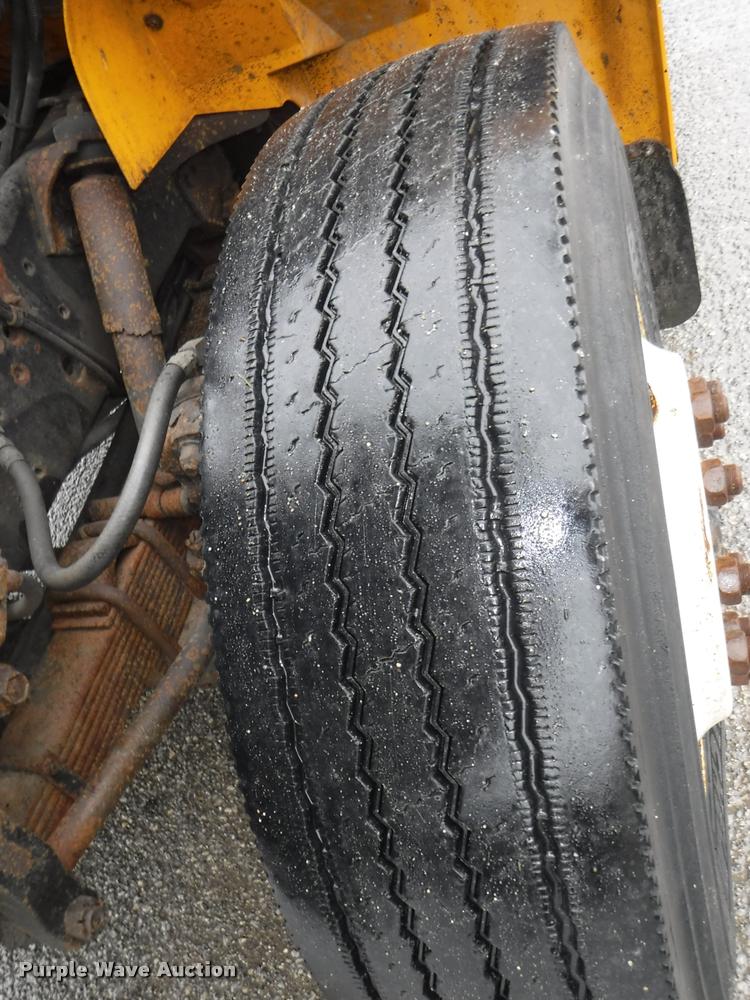 image for item DA8200 1997 International 4900 dump truck