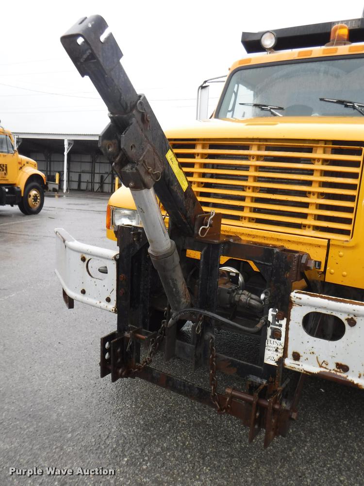 image for item DA8200 1997 International 4900 dump truck