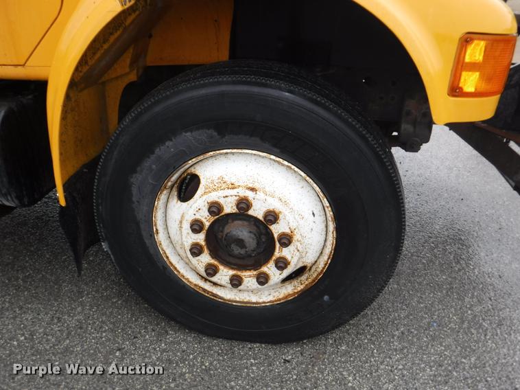 image for item DA8200 1997 International 4900 dump truck