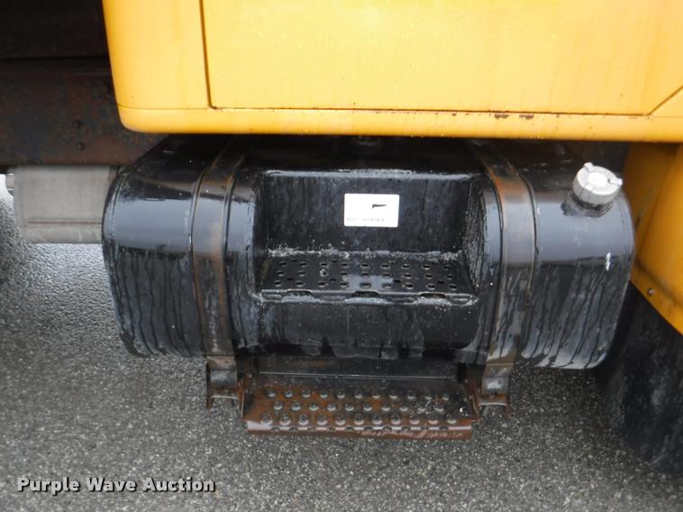 image for item DA8200 1997 International 4900 dump truck