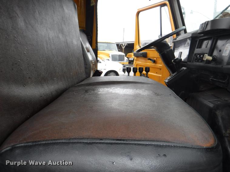 image for item DA8200 1997 International 4900 dump truck