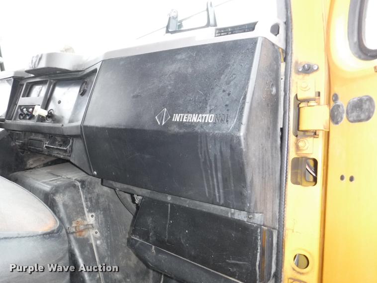 image for item DA8200 1997 International 4900 dump truck
