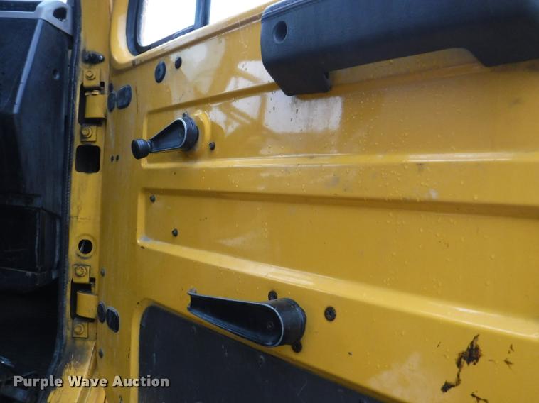 image for item DA8200 1997 International 4900 dump truck