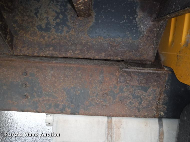 image for item DA8200 1997 International 4900 dump truck