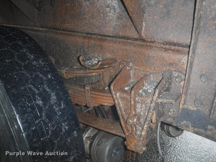 image for item DA8200 1997 International 4900 dump truck