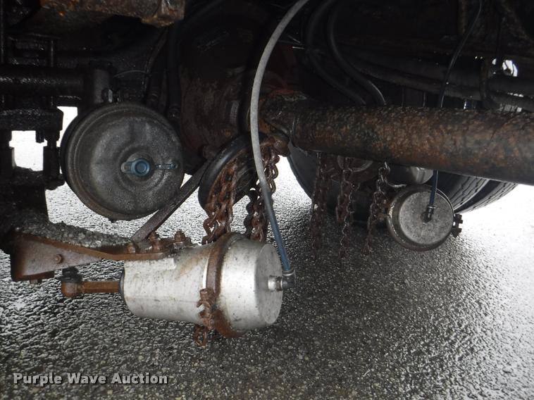 image for item DA8200 1997 International 4900 dump truck