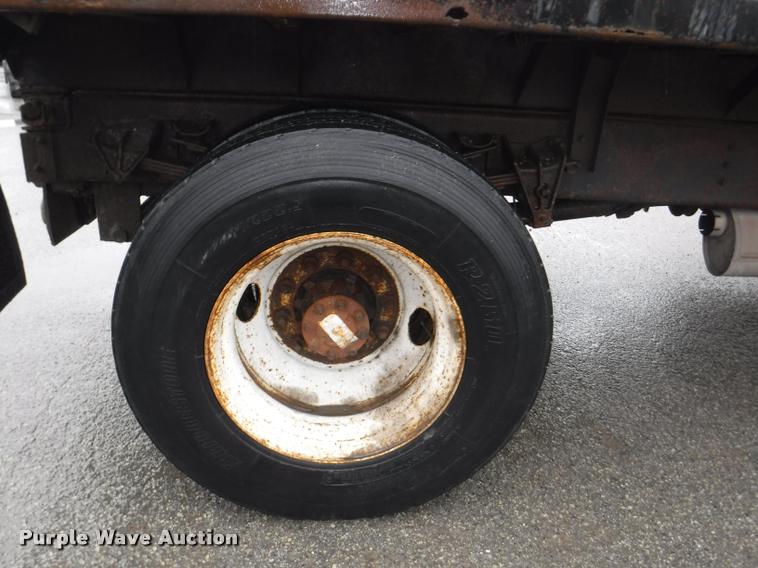 image for item DA8200 1997 International 4900 dump truck