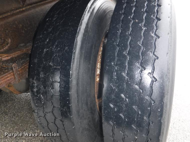 image for item DA8200 1997 International 4900 dump truck