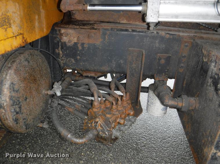 image for item DA8200 1997 International 4900 dump truck