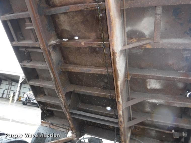 image for item DA8200 1997 International 4900 dump truck