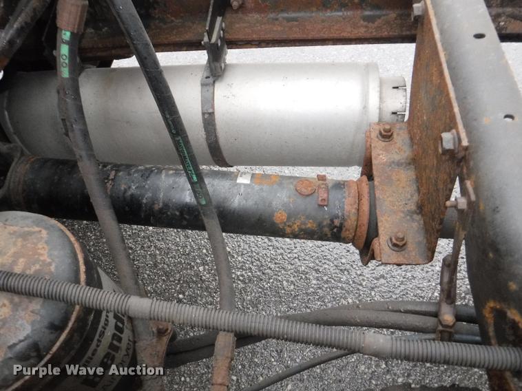 image for item DA8200 1997 International 4900 dump truck