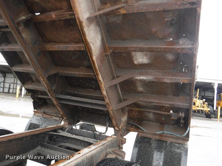 image for item DA8200 1997 International 4900 dump truck