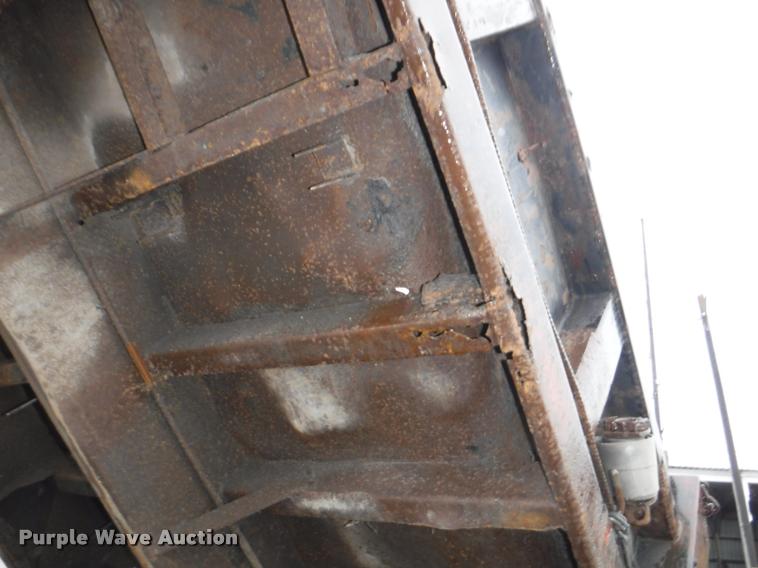 image for item DA8200 1997 International 4900 dump truck