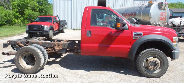 image for item DA8239 2008 Ford F550 truck cab and chassis