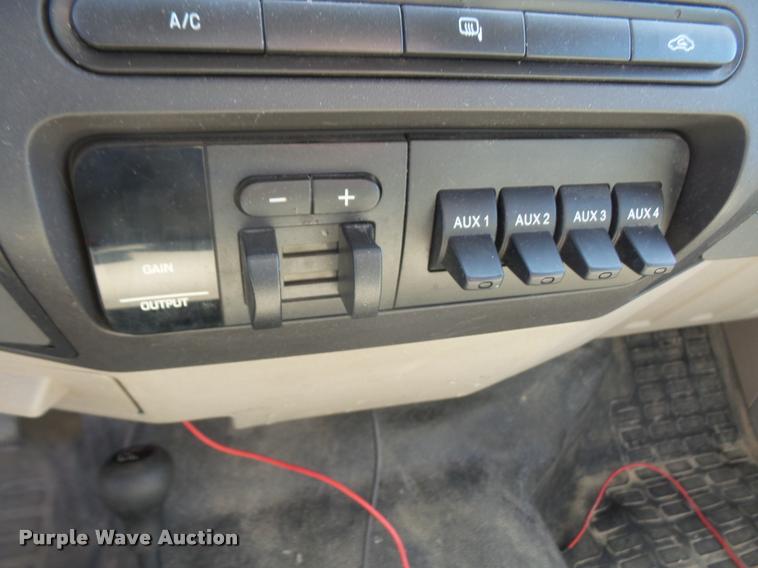 image for item DA8239 2008 Ford F550 truck cab and chassis