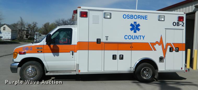 image for item DA9733 2005 Ford E450 ambulance