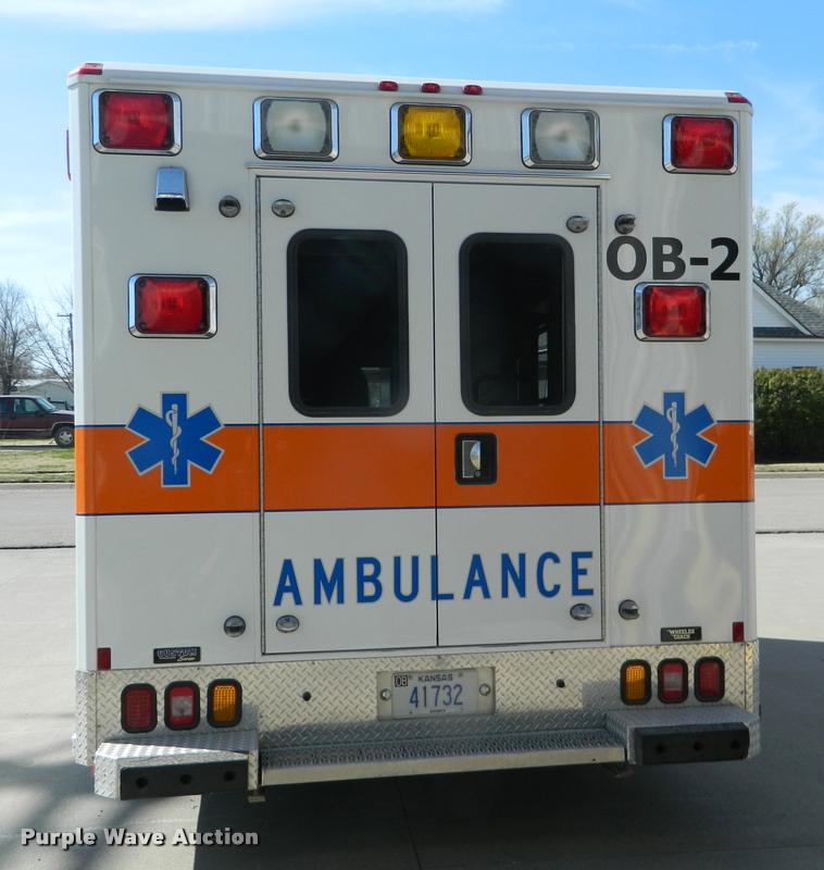 image for item DA9733 2005 Ford E450 ambulance