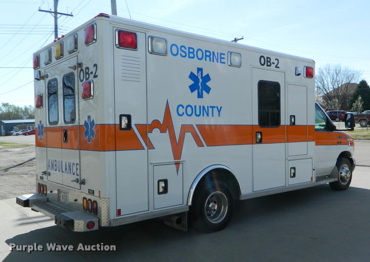 image for item DA9733 2005 Ford E450 ambulance