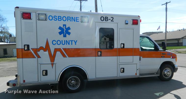 image for item DA9733 2005 Ford E450 ambulance