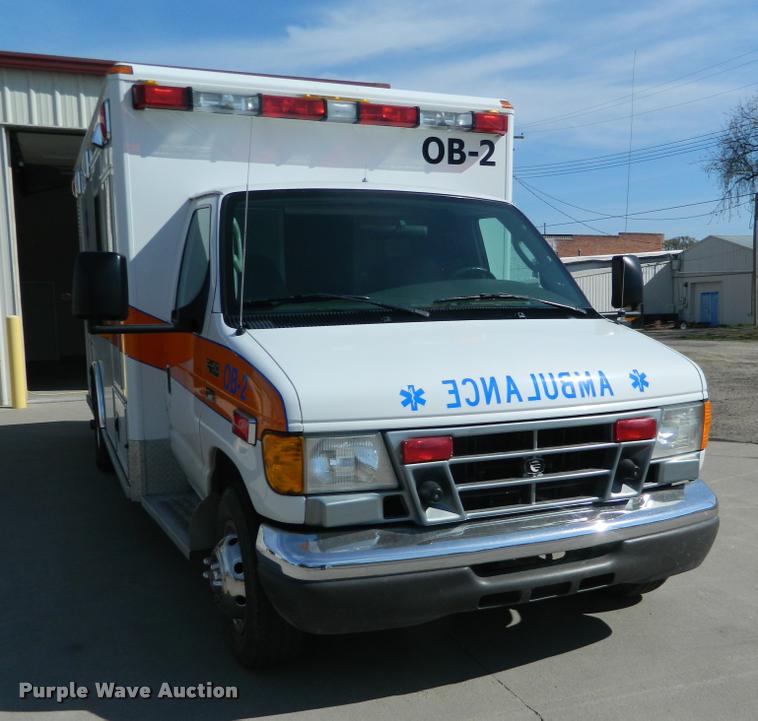 image for item DA9733 2005 Ford E450 ambulance