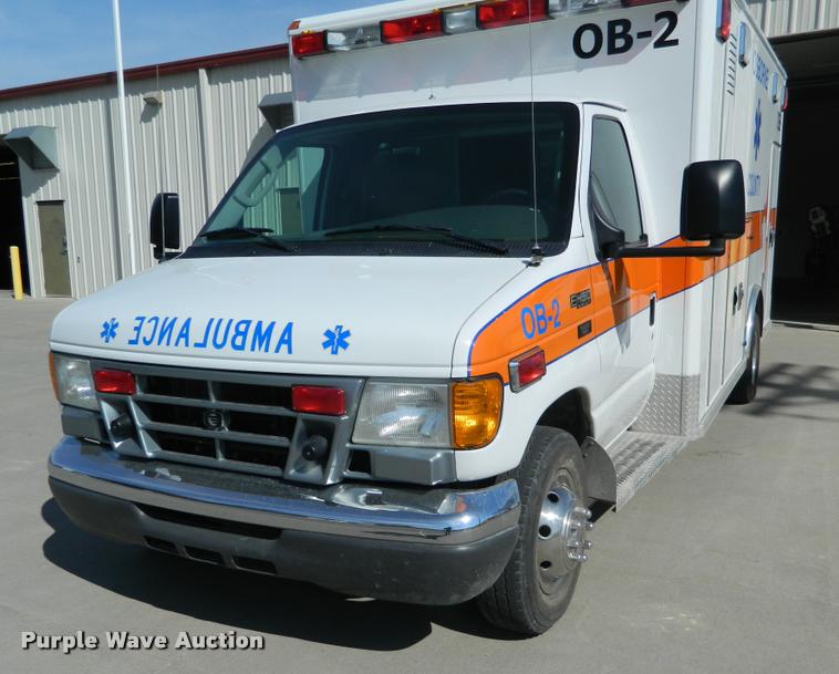image for item DA9733 2005 Ford E450 ambulance