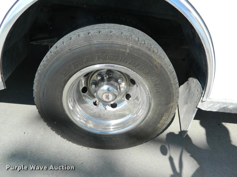 image for item DA9733 2005 Ford E450 ambulance