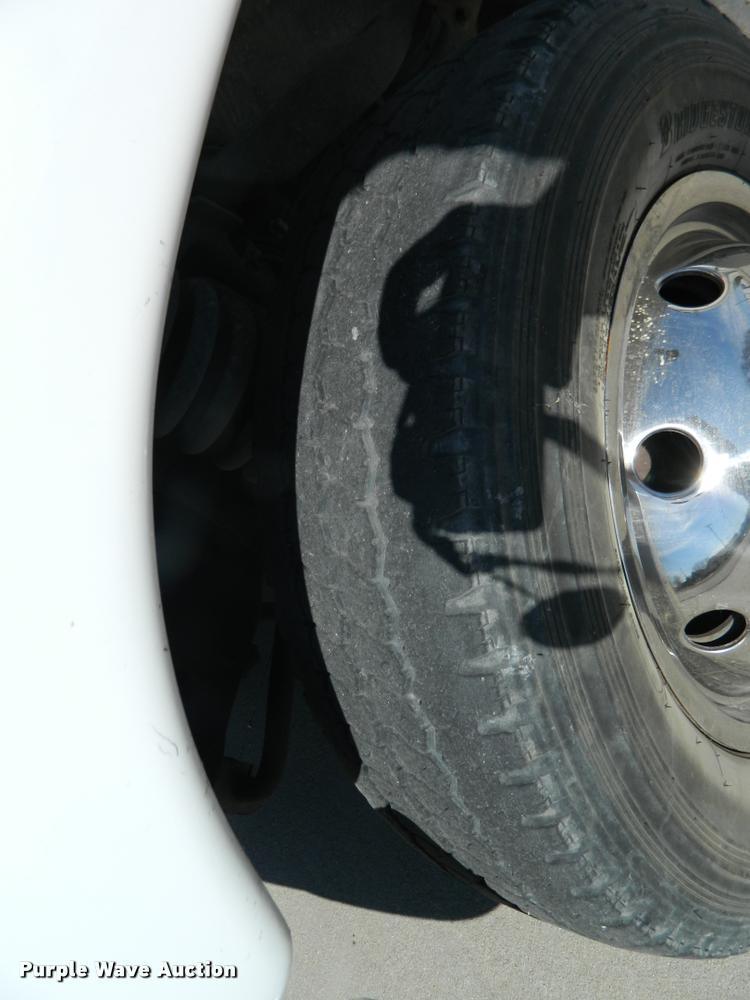 image for item DA9733 2005 Ford E450 ambulance