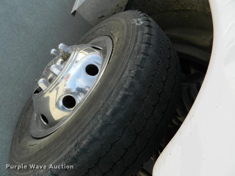 image for item DA9733 2005 Ford E450 ambulance