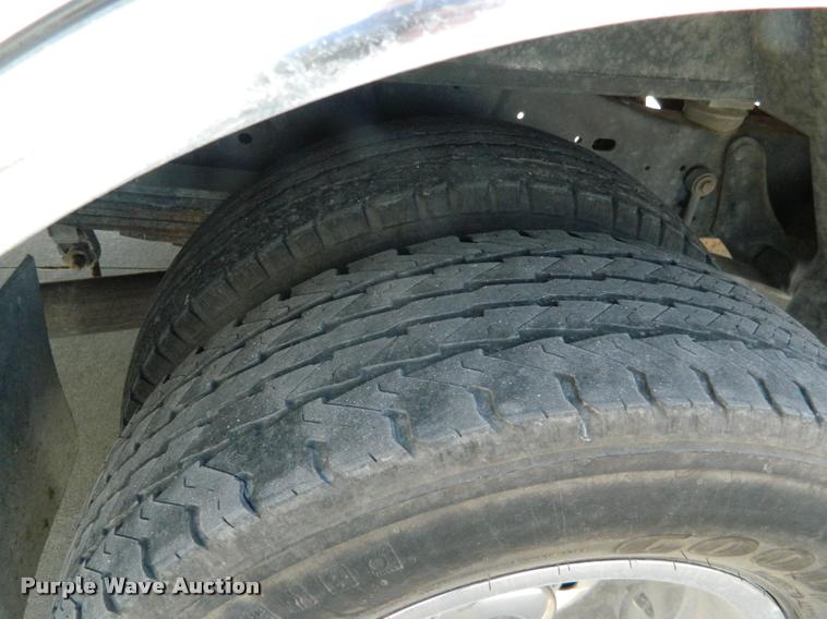 image for item DA9733 2005 Ford E450 ambulance